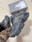 New 9060 Unisex - Gris/Negro (Lanzamiento)